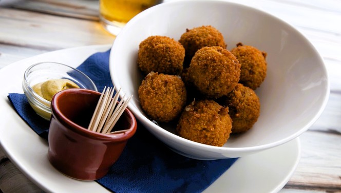 Geniet van bitterballen met het bitterballen knaller-arrangement bij Van der Valk Arnhem